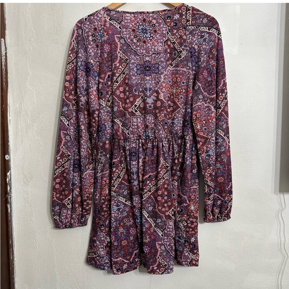 Melloday Floral Long Sleeve V-Neck Top Large New with tags.